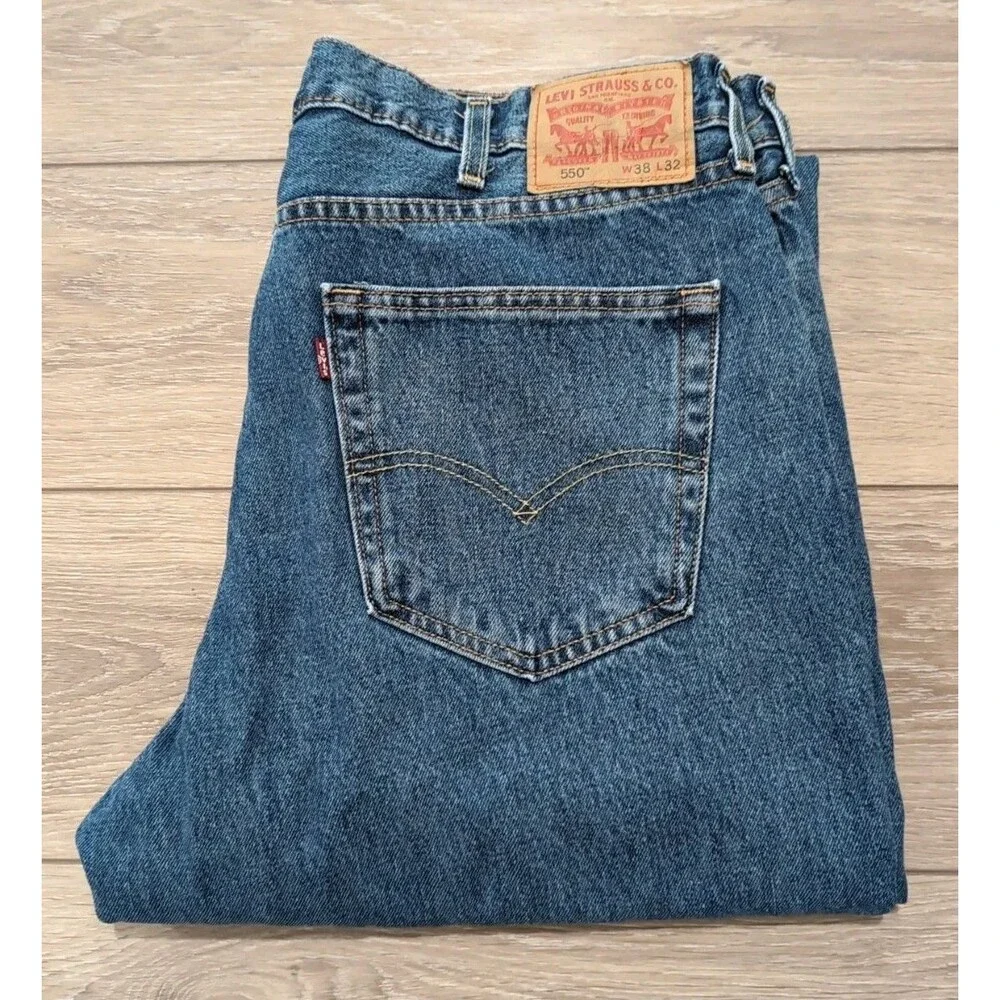 LEVI'S 550 MEN'S BLUE JEANS SIZE 38x32 STRAIGHT RELAXED MEDIUM WASH    EUC